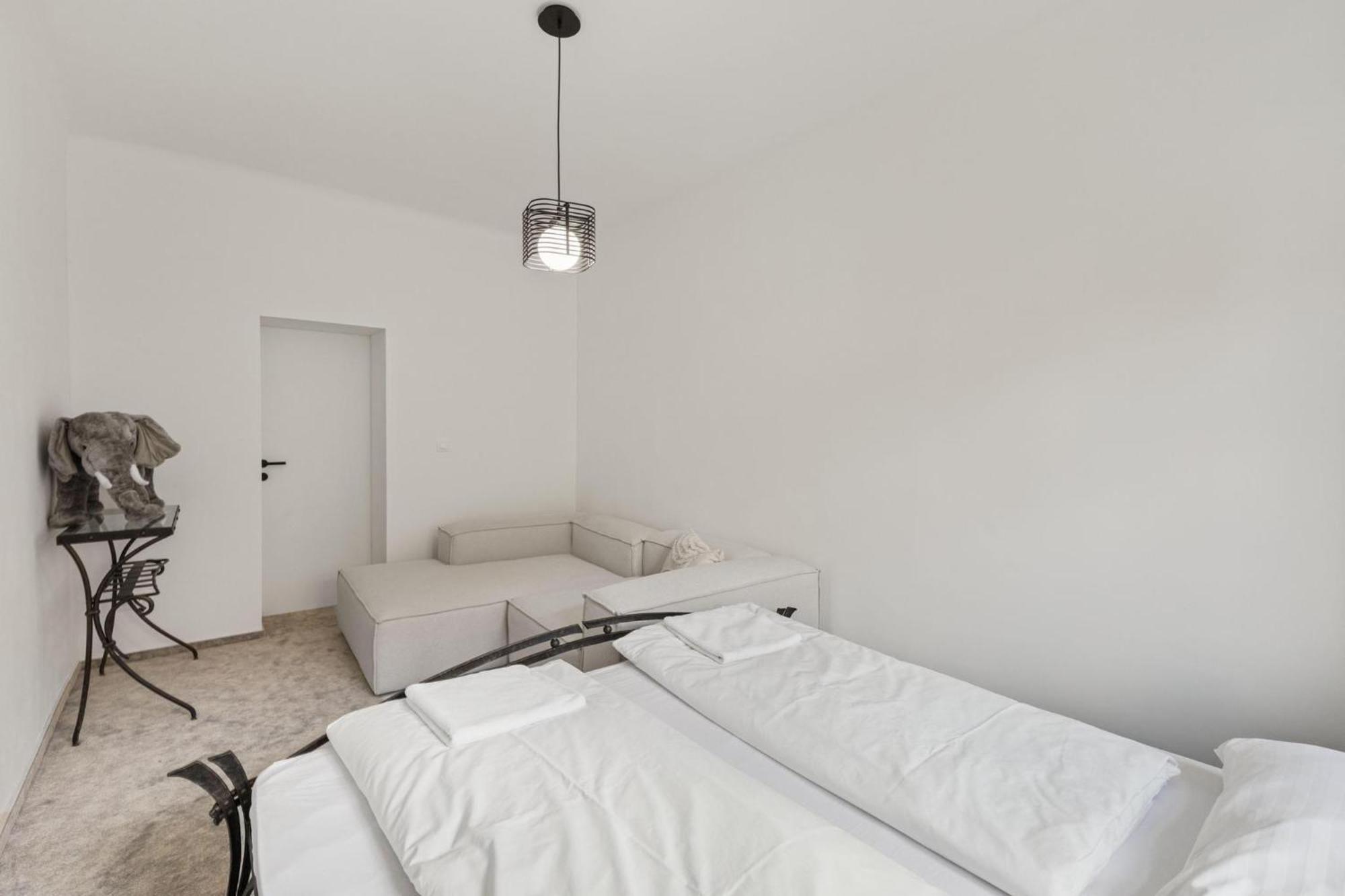 Ah Luxury Old Town Apartment Bratislava Luaran gambar
